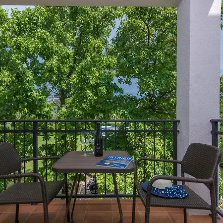 Gloria 2 ホテル 3*