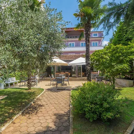 Hotel Gloria 2 3*